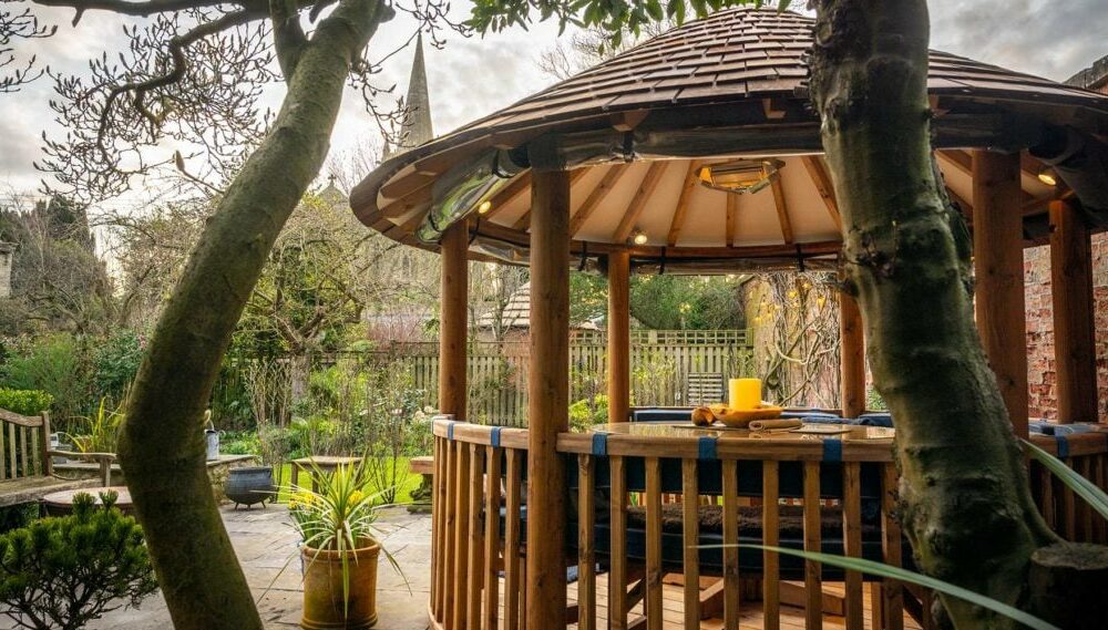 sustainable-thatch-gazebos-by-breezehouseco.uk:-luxury-meets-eco-friendly-design